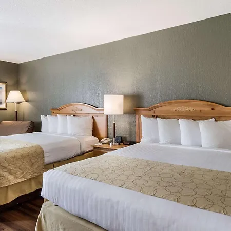 Clarion Hotel Seekonk - Providence-2